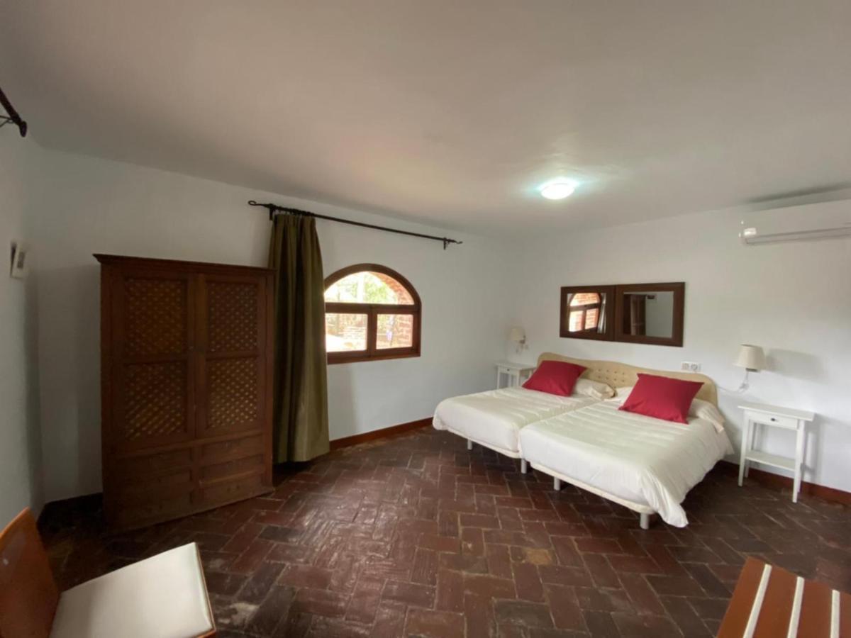 Casas Rurales Monasterio De Rocamador Almendral Exterior photo
